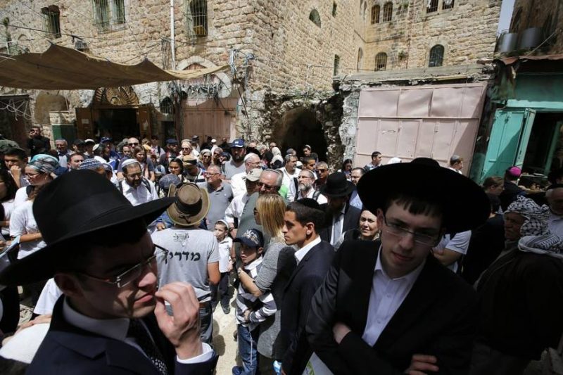1.000 Lebih Pemukim Zionis Serbu Makam Syeikh Yussuf di Nablus, Gelar Ritual Talmud
