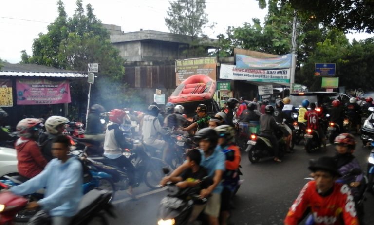 Tim MeDAN Soloraya Evakuasi Warga Plalan Korban Banjir