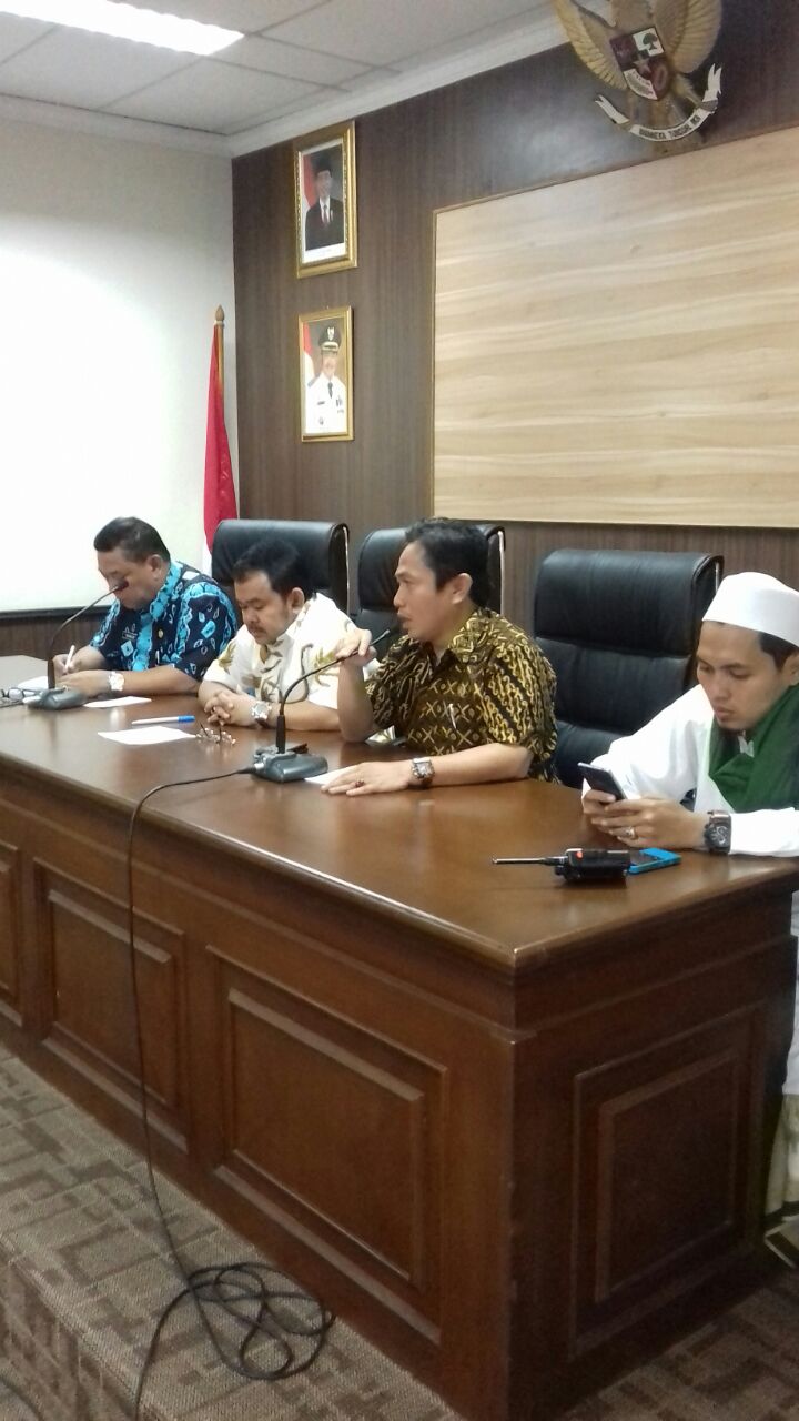 FPI beserta Kiayi Serang Sambangi Walikota dan DPRD yang Tertekan