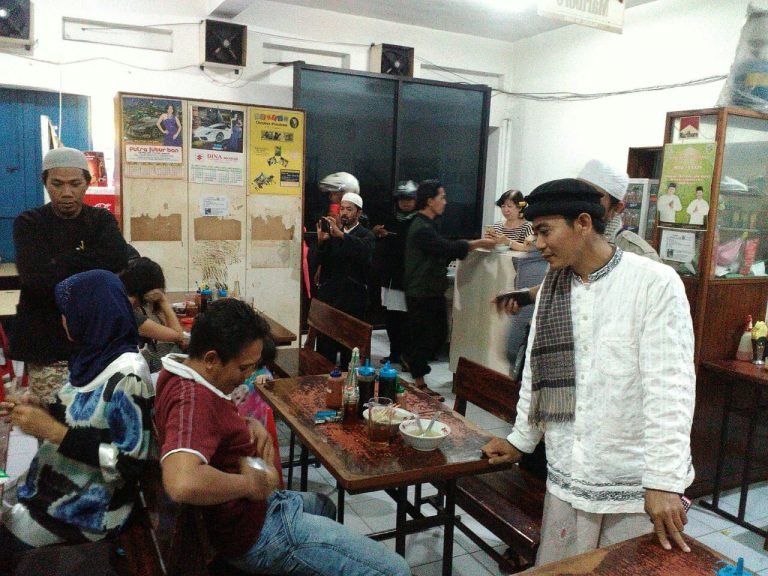 Sosialisasikan Imbauan Walikota Terkait Ramadhan, ALMUMTAZ Sweeping Rumah Makan