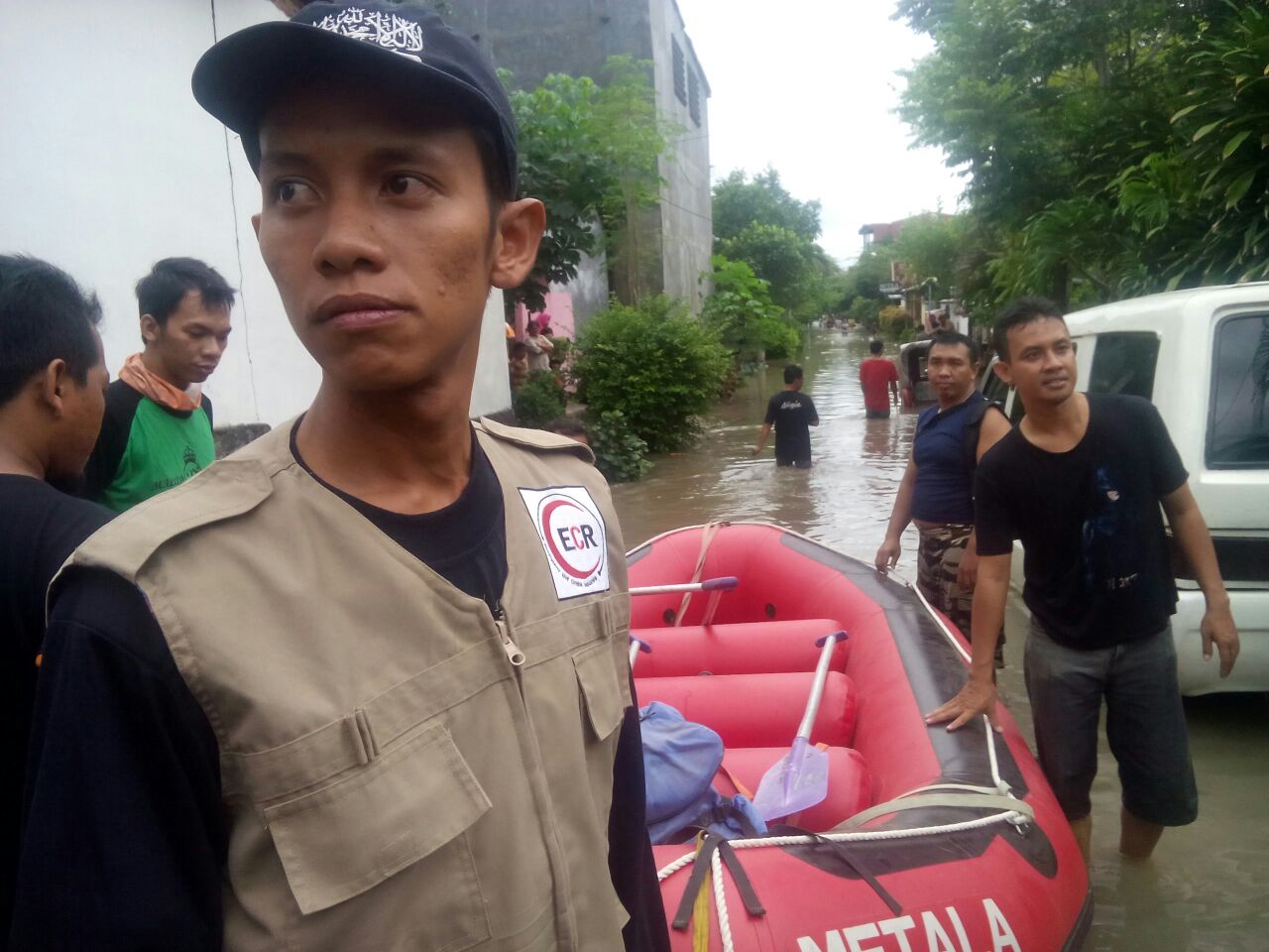 ECR dan METALA Lakukan Aksi Tanggap Banjir di Joyontakan Solo