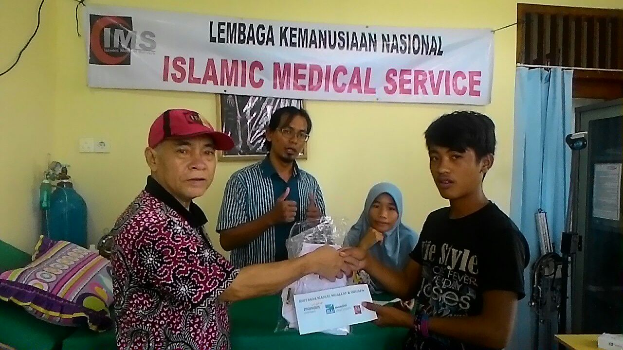 IMS Isi Ramadhan dengan Khitanan Massal Mualaf di Mentawai