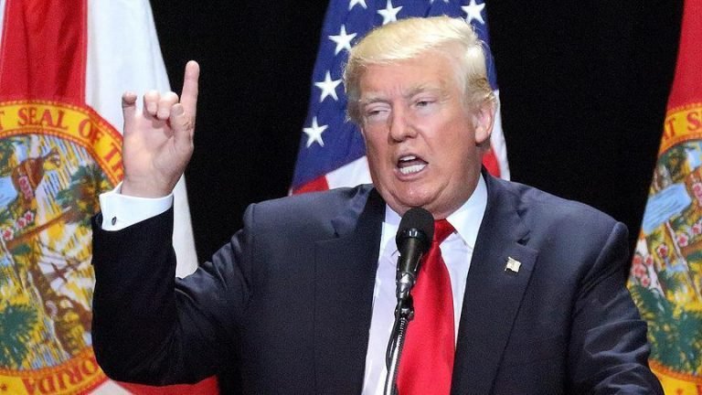 Cegah Pengungsi Masuk AS, Trump Tuntut Negara-negara Teluk Bangun Zona Aman di Suriah