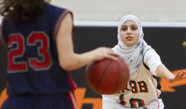 Pemain Basket Muslimah Luncurkan Petisi ke FIBA untuk Izinkan Penggunaan Hijab