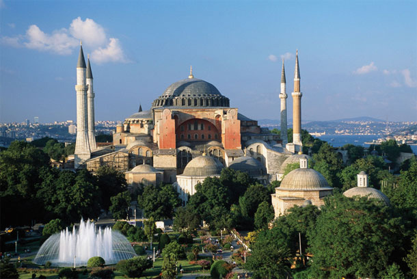 Kumandang Adzan Pertama di Hagia Sophia Istanbul Setelah 85 Tahun Terhenti