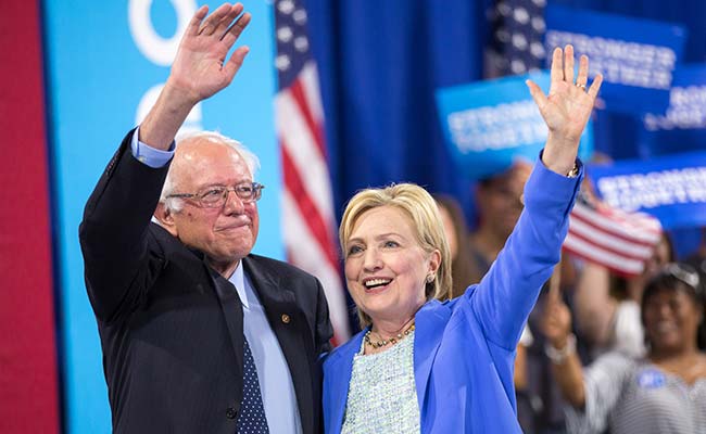 Sanders: Clinton Harus Jadi Presiden AS Berikutnya Jangan Trump