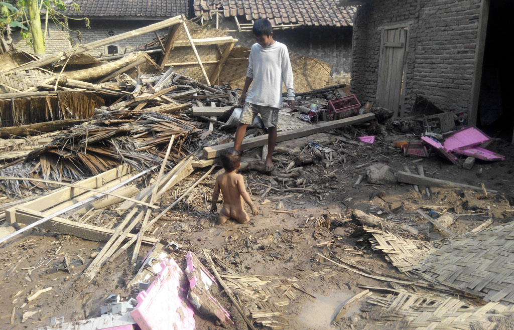 Warga Mancak Korban Longsor Keluhkan Keterlambatan Bantuan Pemerintah