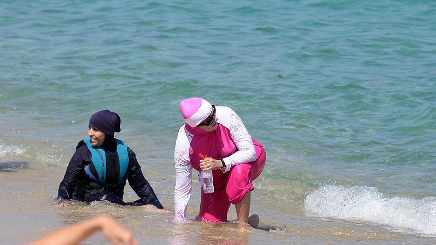 Walikota Perancis Tolak Keputusan Pengadilan atas Larangan Burkini Bagi Wanita Muslim