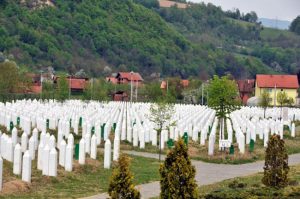 Pengadilan Kejahatan Perang PBB Bebaskan Komandan Pembantai 8000 Muslim Bosnia