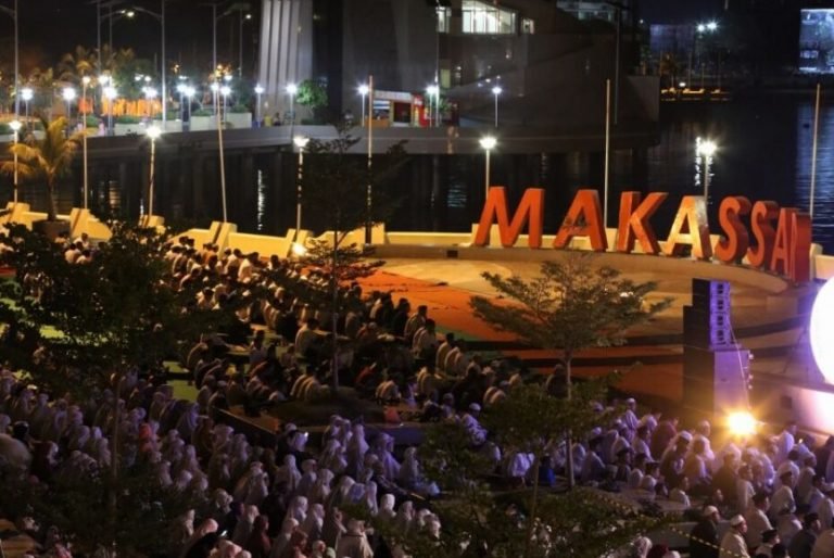 Ribuan Warga Makassar Ikuti Gerakan Subuh Berjamaah di Pantai Losari