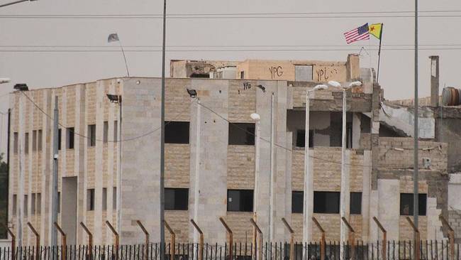 Bendera AS dan PYD Berkibar di Raqqa