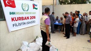 LSM Turki Bagikan 9000 Paket Daging Qurban ke Keluarga Miskin Gaza