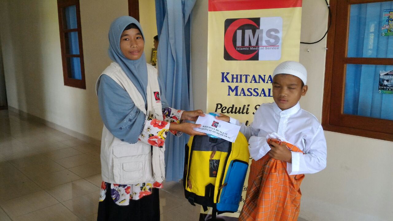 Dikhitan, Lucas Senyum Bangga Menjadi Muslim Sempurna