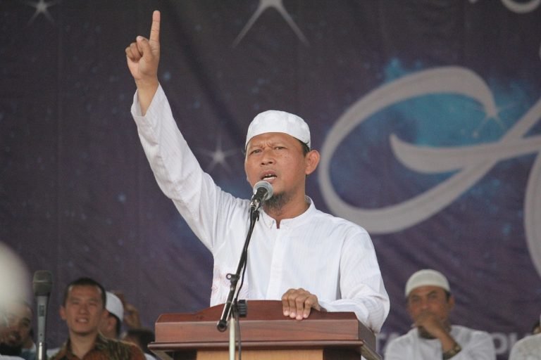 ‘Copot Menkopolhukam Wiranto dan Kapolri Tito!’