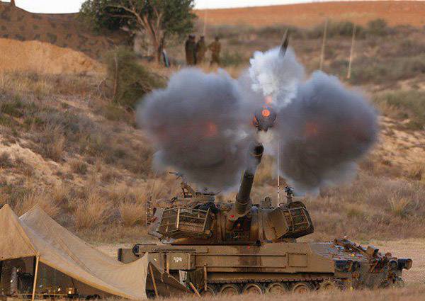 Tank-tank Israel Tembaki Gaza Utara