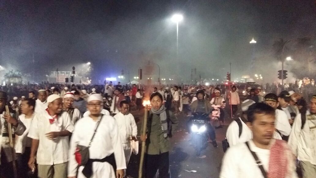 Ulama dan Habaibpun Terkena Serangan Gas Air Mata Aparat