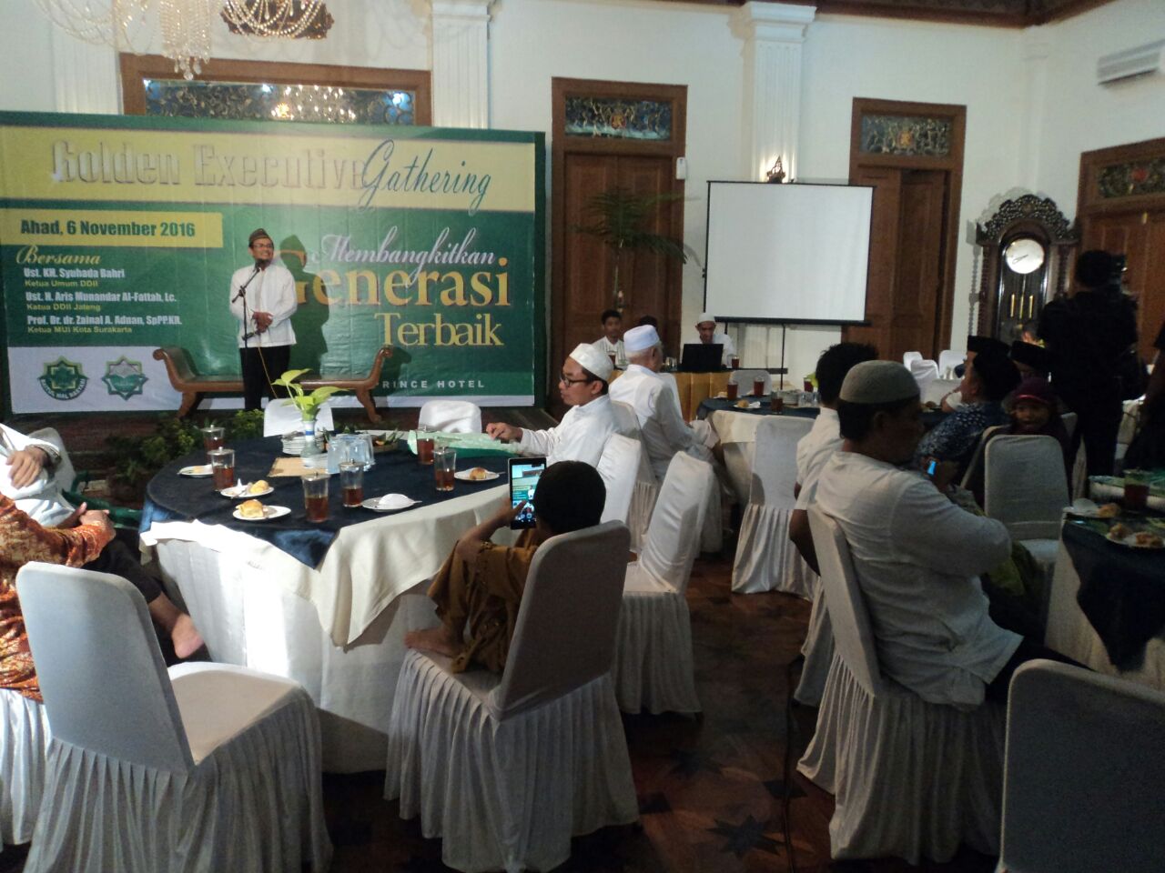 Ketum DDII Himbau Umat Untuk Membentengi Iman di Era Fitnah