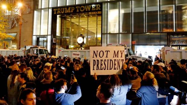 Kemenangan Donald Trump Diprotes Ribuan Warga di New York