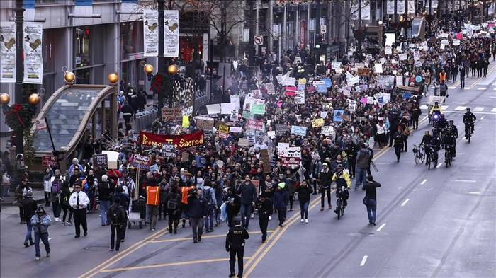 Ribuan Pengunjuk Rasa Anti Trump terus Berlanjut, Jutaan Orang Tanda Tangan untuk Berbalik ke Clinton