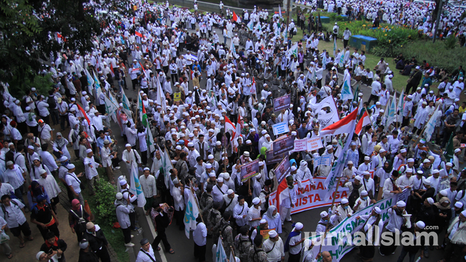 300 Bus akan Angkut Umat Islam Sumbar untuk Aksi 212 di Jakarta