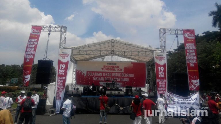Gagal Gerak Jalan Ke Bundaran HI, Massa Parade Kebhinekaan Buat Kemacetan Sekitar Balai Kota