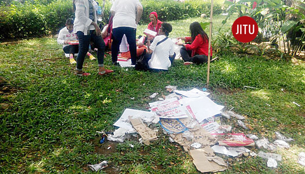 Taman Rusak dan Sampah Berserakan di PBTI
