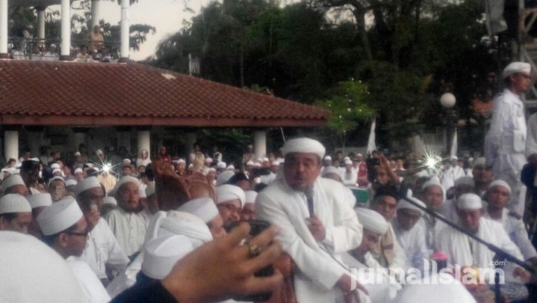 Habib Rizieq: Umat Islam itu Toleran dan Menghargai Hukum