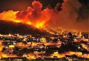 Hindari Kebakaran Besar, Ribuan Warga Zionis Kabur Tinggalkan Rumahnya