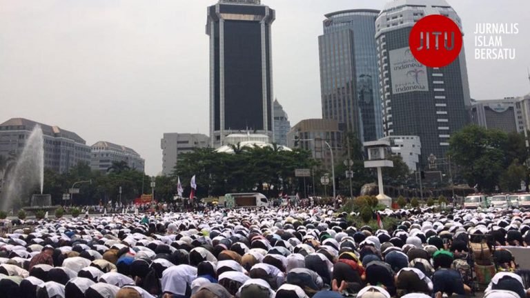 Begini Suasana Shalat Jumat Saat Aksi Damai 4 November