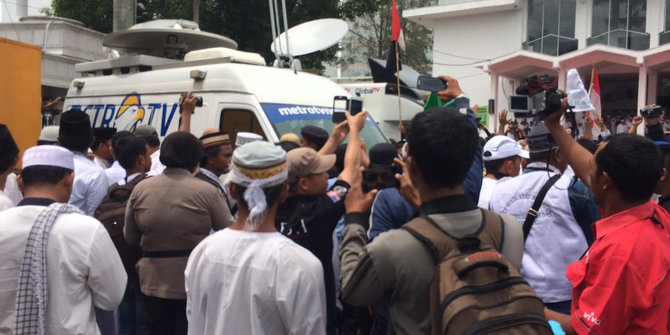 Anggap Sering Pelintir Berita,Wartawan Metro TV Diusir Massa