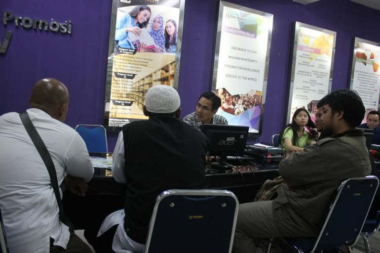 Ormas Islam Yogyakarta Protes Keras, Ada Muslimah di Iklan Kampus Kristen Duta Wacana