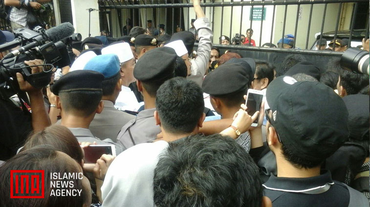 Kedatangan Ahok di Pengadilan Diteriaki Massa