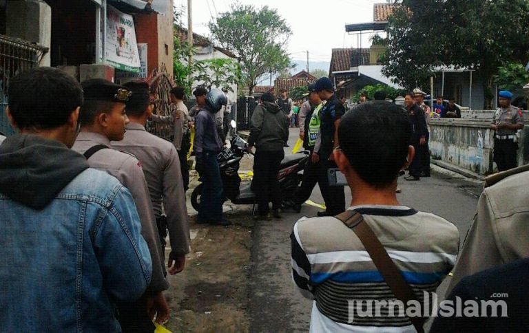 Densus 88 Tangkap Satu Keluarga di Tasik Terkait Kasus Bom Bekasi