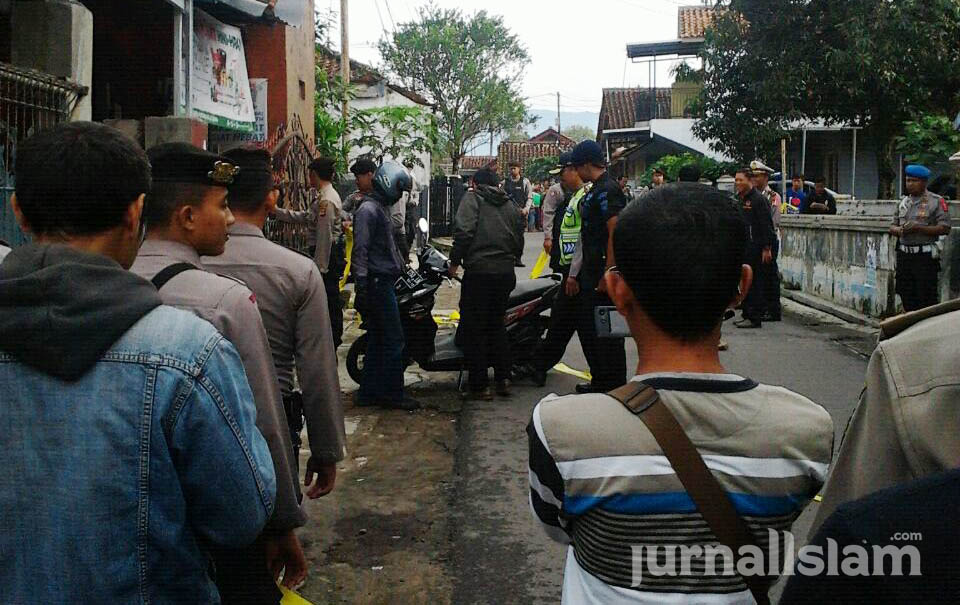 Densus 88 Tangkap Satu Keluarga di Tasik Terkait Kasus Bom Bekasi