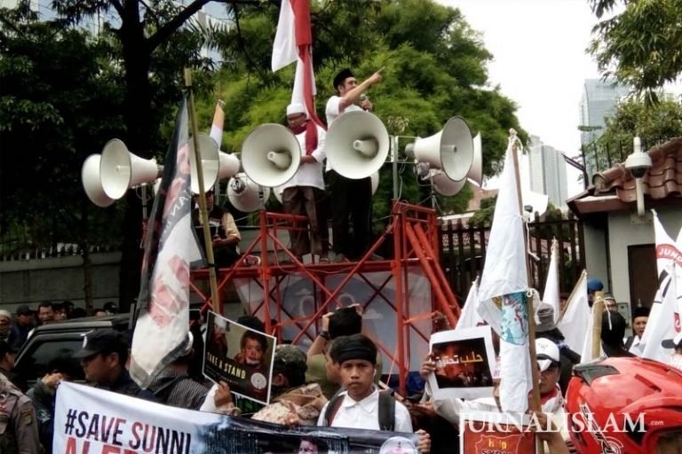 Ustadz Zaitun Rasmin: Kebiadaban Rusia Harus Dilawan dengan Doa dan Jihad Fie Sabilillah