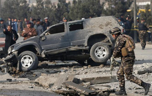 Bom Pinggir Jalan Hantam Mobil Anggota Parlemen Afghanistan di Kabul
