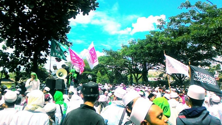 Penuhi Panggilan Polda Jabar, HRS Didampingi 7 Kuasa Hukum