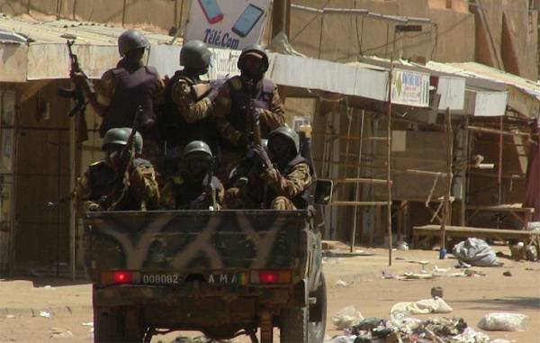 Serangan Bom Mobil Hantam Pangkalan Militer di Mali, 35 Tewas dan 60 Luka-luka