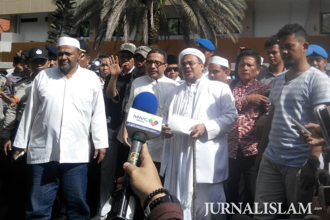 Habib Rizieq: Ada Jutaan Alternatif Simbol, Kenapa Pemerintah Pilih Palu Arit