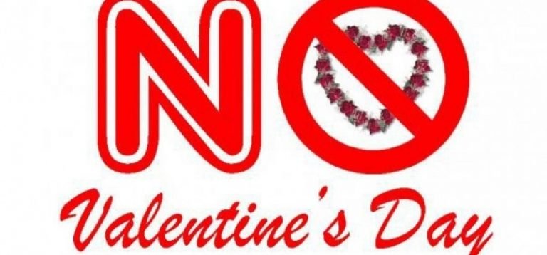 Mematahkan Coklat di Hari Valentine
