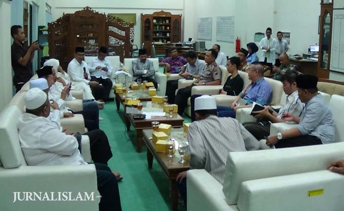 Ditolak Umat Islam, Cap Go Meh di Halaman Masjid Agung Jateng Batal Digelar