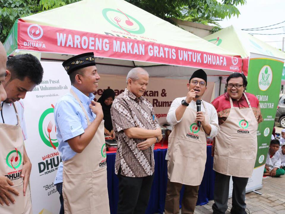 Makan Gratis Setiap Jumat di Waroeng Dhuafa Pemuda Muhammadiyah