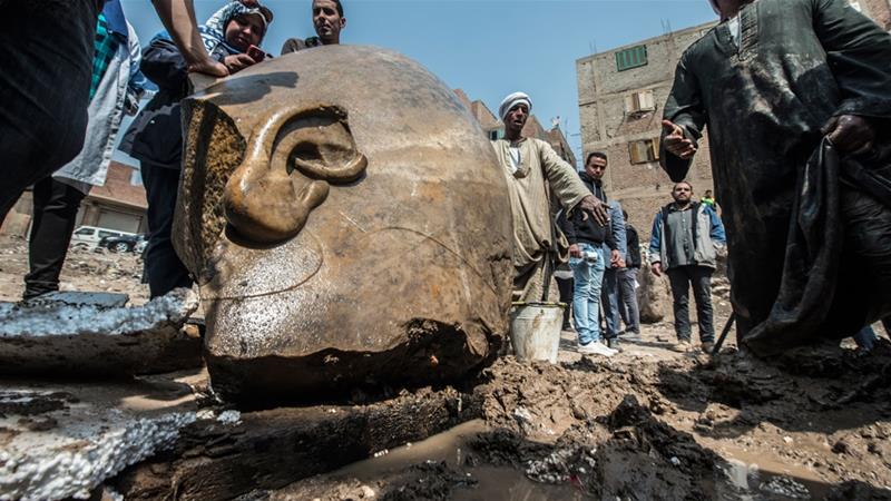 Arkeologi Jerman-Mesir Temukan Dua Patung Firaun 1300 SM di Lubang Berlumpur Kota Kairo