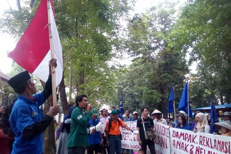 Aksi Tolak Reklamasi: Reklamasi Hanya Untuk Pengembang dan Asing, Bukan Rakyat
