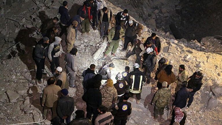 Jet Tempur Rusia Bunuh 44 Warga Idlib Saat Berbuka Puasa di Dekat Masjid