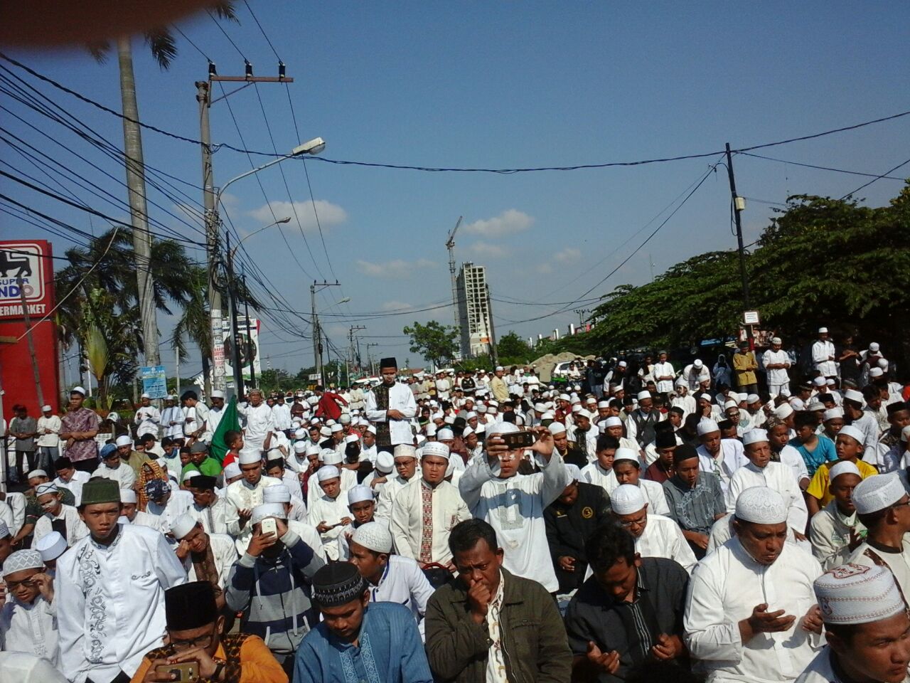 Aksi Tolak Gereja Santa Clara Diwarnai Tembakkan Gas Air Mata “Sporadis” Aparat