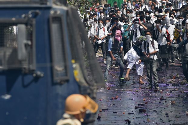 100 Siswa Kashmir Terluka saat Bentrokan Sengit dengan Pasukan India