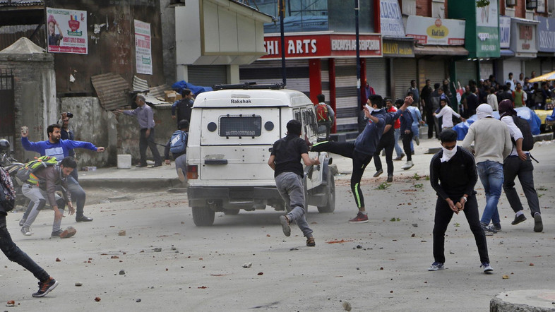 Mahasiswa Kashmir Kembali Bentrok dengan Polisi India di Srinagar