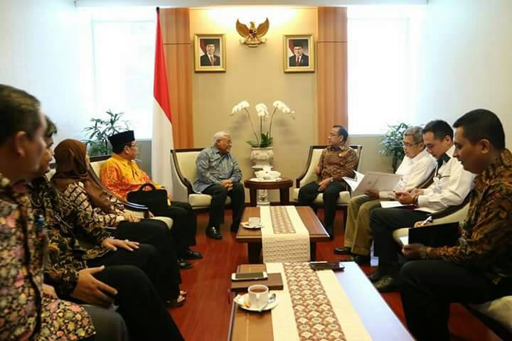 Presiden, Menteri dan Pejabat Negara Akan Bayar Zakat Melalui BAZNAS