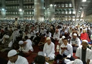 Tiga Orang yang Beruntung dalam Aksi Simpatik 55 Menurut Aa Gym